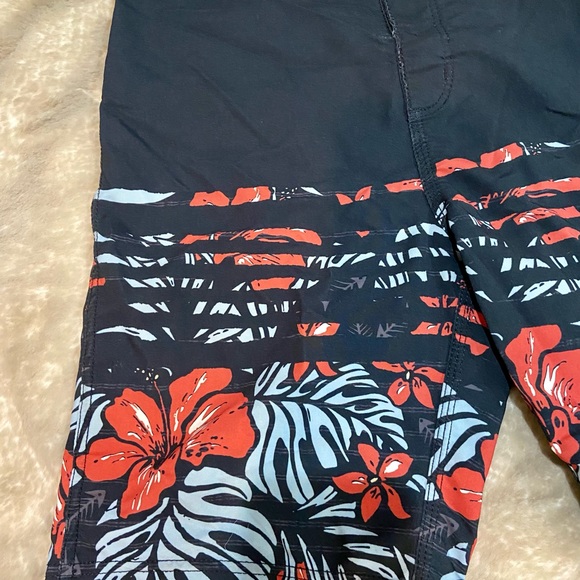 Salty Crew Boys Size 26 Board Shorts - Picture 5 of 6